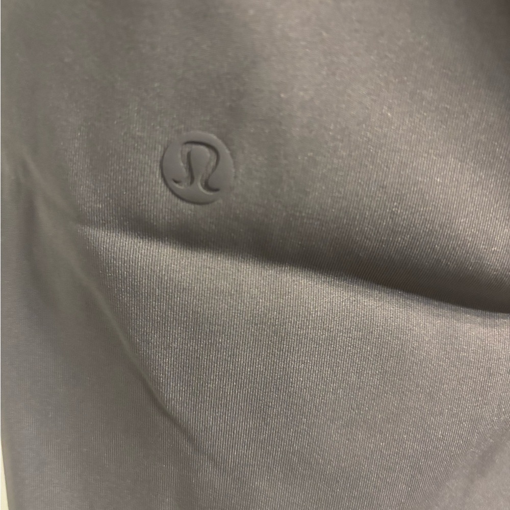 Lululemon Women’s Pant. Size 8. Gray. Good condition. Inseam about …28? - Picture 3 of 3